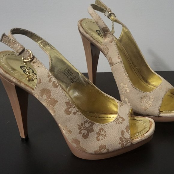 Dereon Women's Lovely Lady Pump - Picture 1 of 6